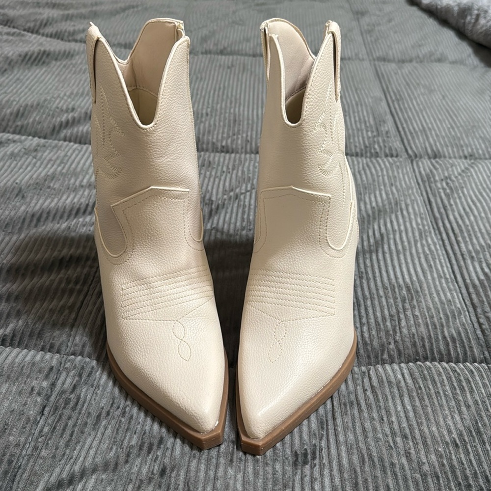 SO® Tapanga Short Western Women's Boot NWOT